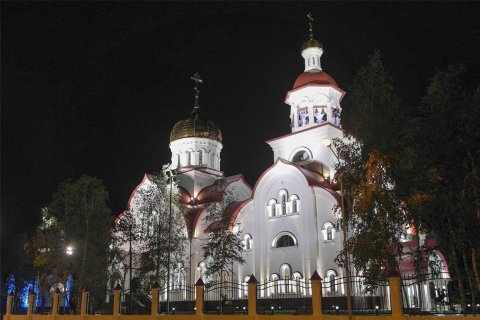 Фасадное освещение храма св. Георгия Победоносца в г. Сургут от компании ЛидерЛайт