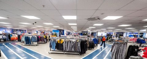 Внутреннее освещение спортивного магазина